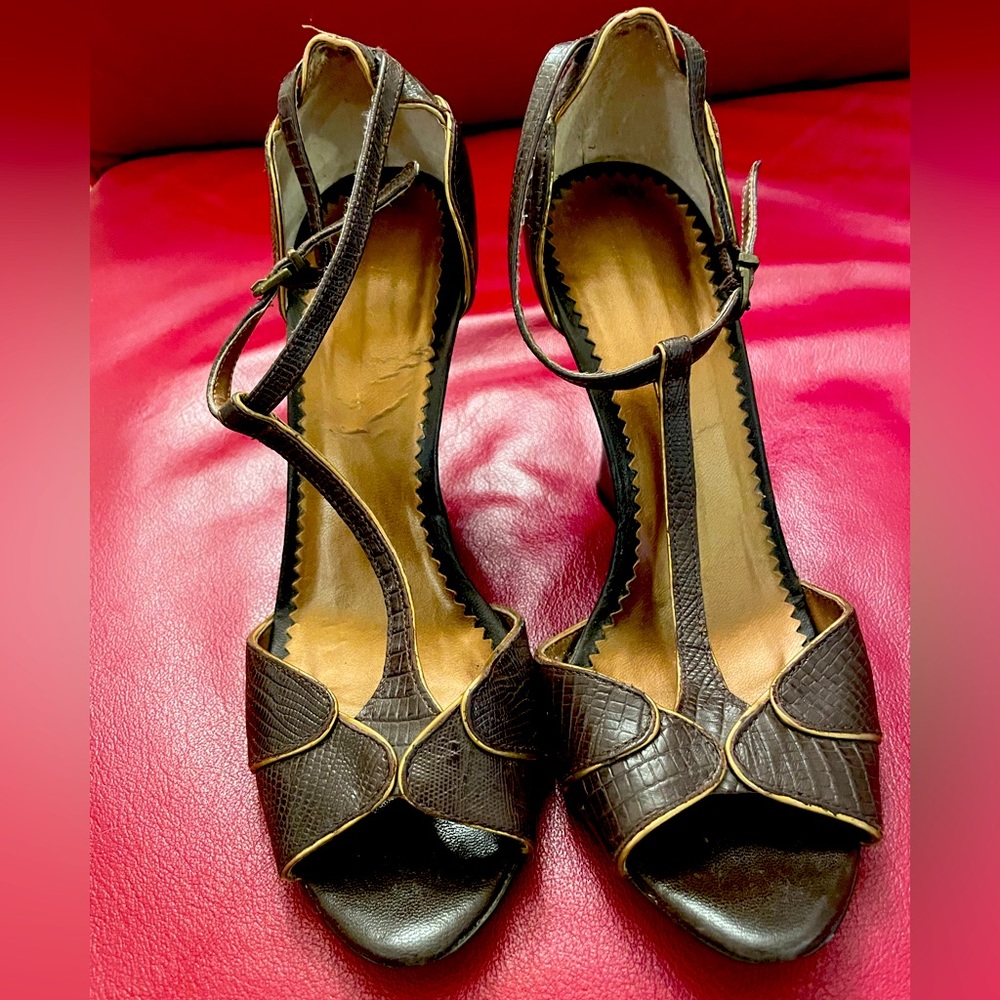Nicole Miller Wedge Sandals 7.5 dark brown w gold trim